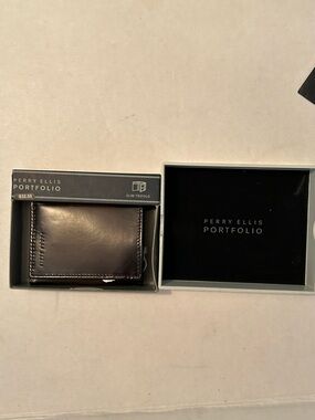 Perry Ellis Portfolio Dark Brown Leather Slim Trifold Card Holder Wallet